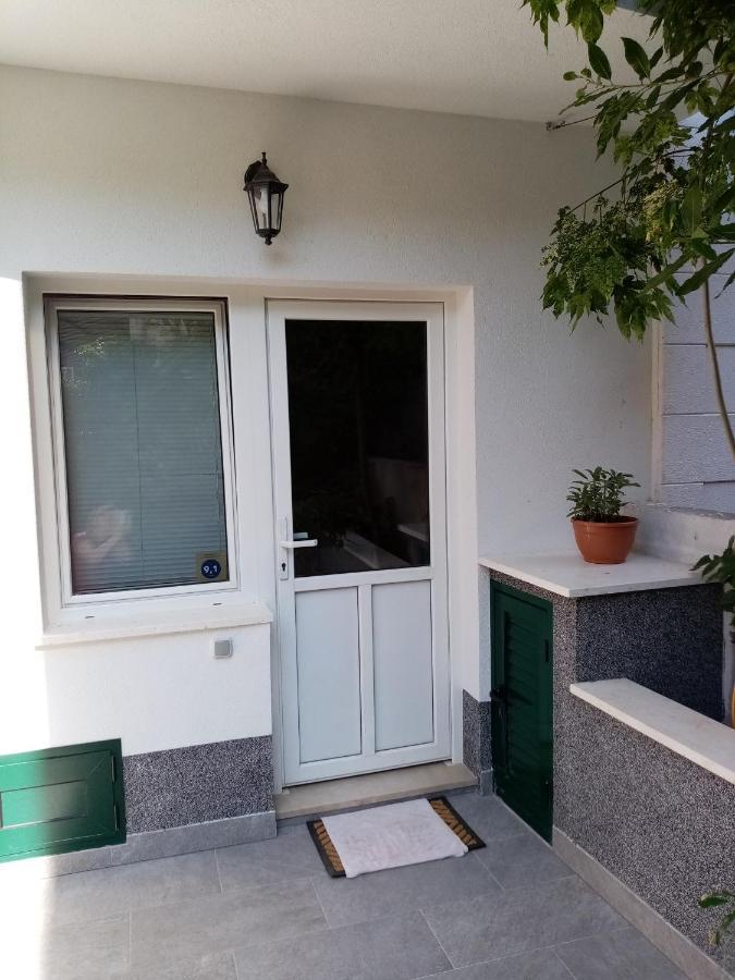 Apartments Anita Hure Хвар Екстериор снимка