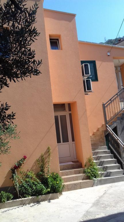 Apartments Anita Hure Хвар Екстериор снимка